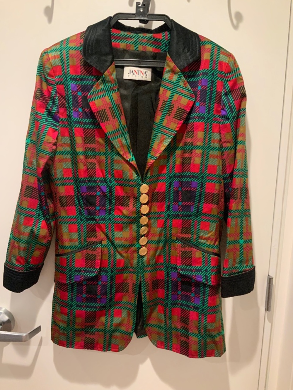 Woman's jacket - Picture 1 of 6